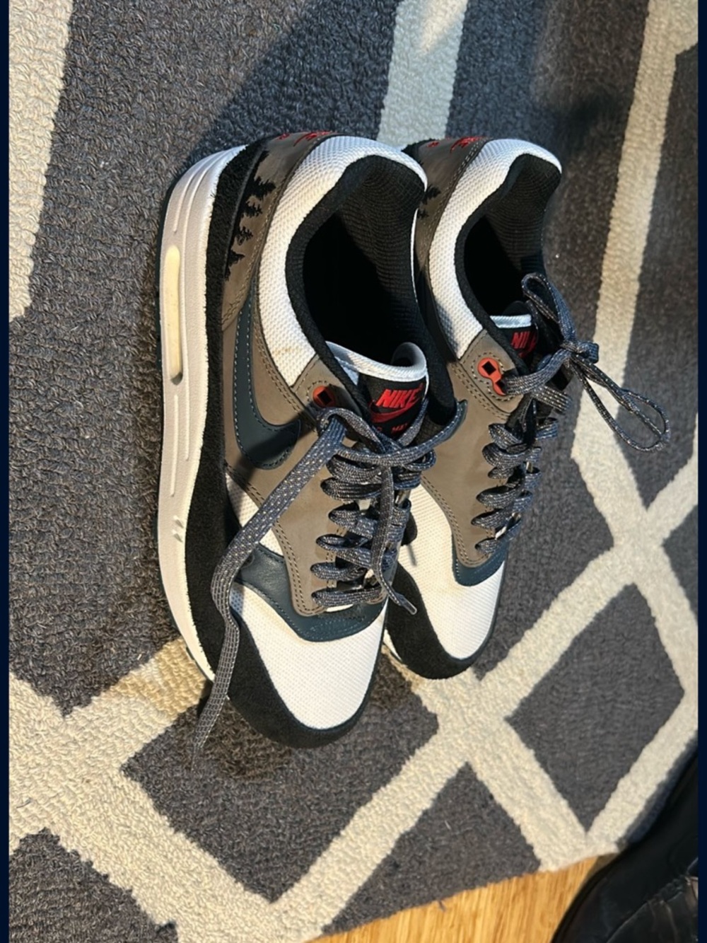 Nike Men’s Sneakers in White, Black and Gray with Red Accents